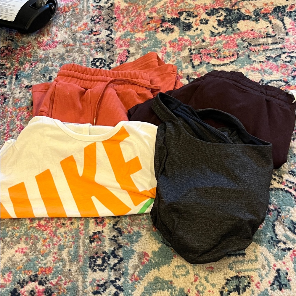 Nike Activewear Bundle – 4 Pieces, Size L – Tank + Shorts!